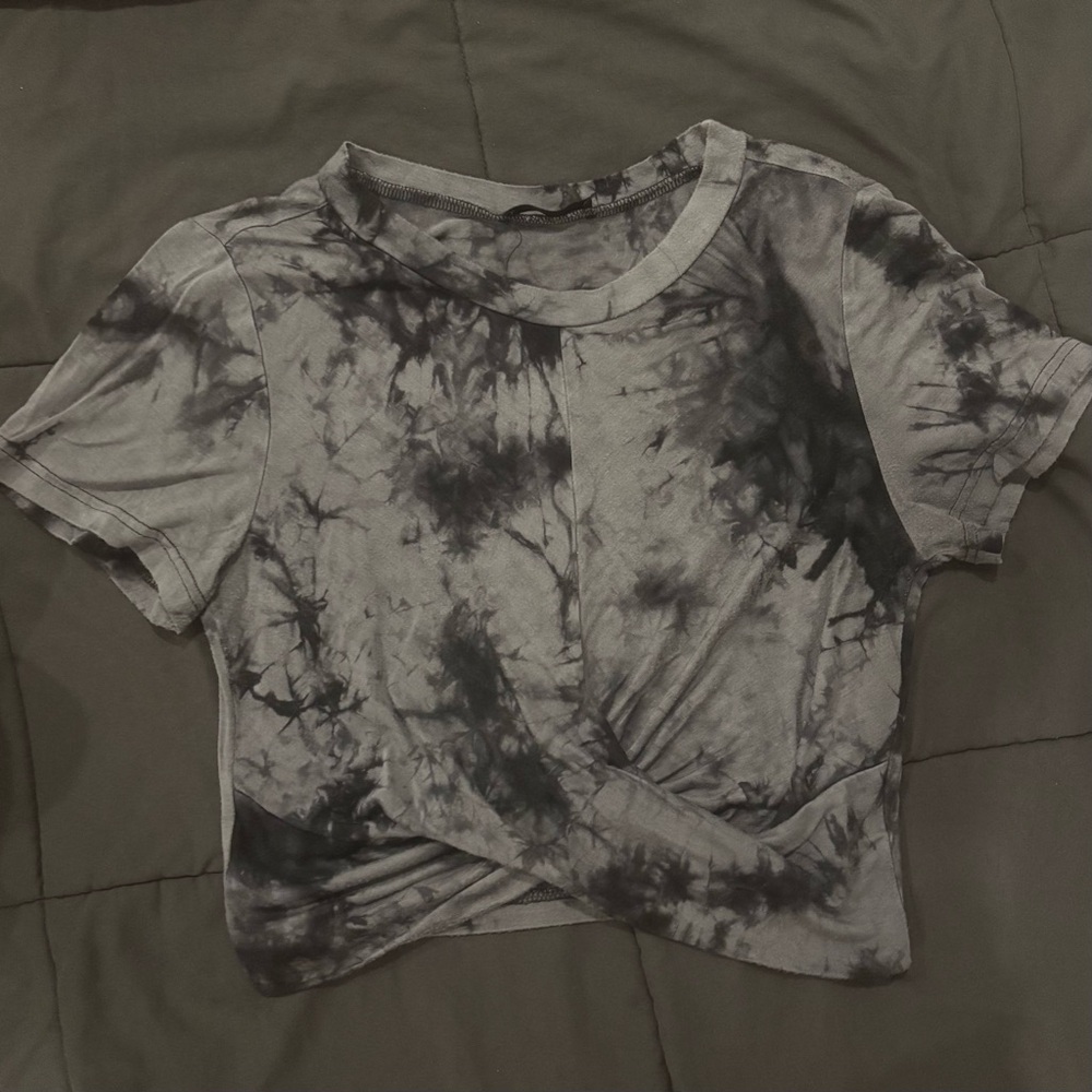 Shein Medium Black & Gray Tie Dye Cropped Top